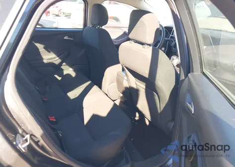 2018 Ford Focus Se z USA, uszkodzony, nr VIN 1FADP3F26JL332702